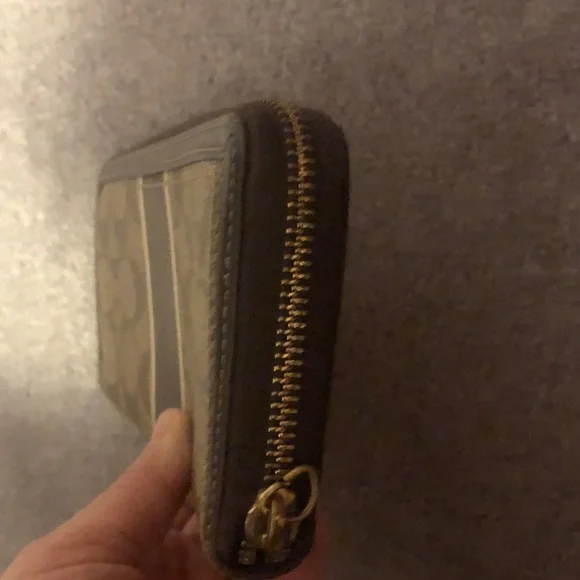 Coach Brown and Tan Signature Wallet, used, zipper pull missing - Picture 8 of 12